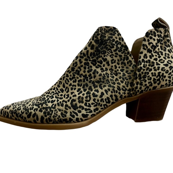 Women’s Dolce Vita Satara Stack Heeled Leopard Booties - Picture 4 of 6